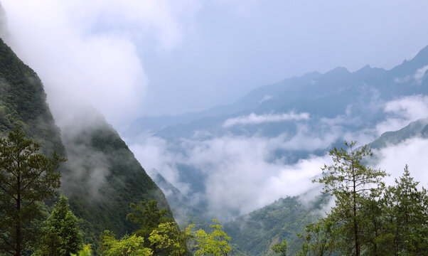 西部连绵群山