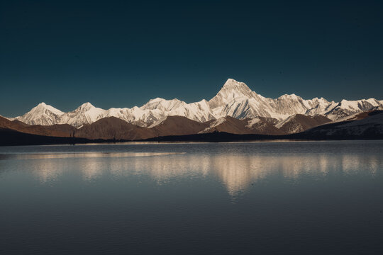 贡嘎雪山