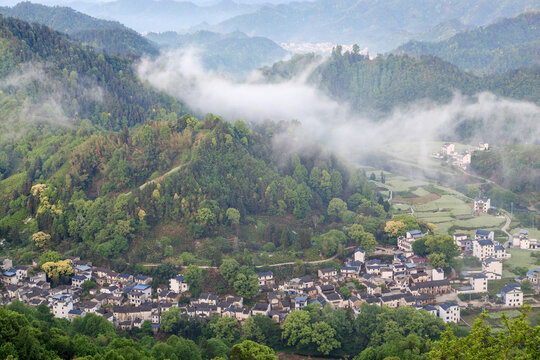 歙县石潭村晨雾