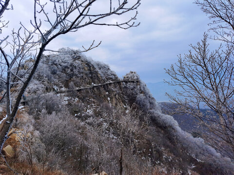 山上雪景