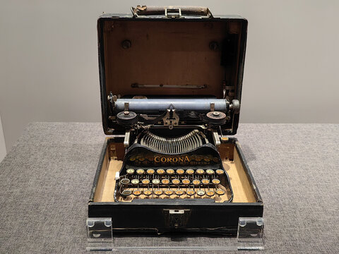 民国时期老式英文打字机