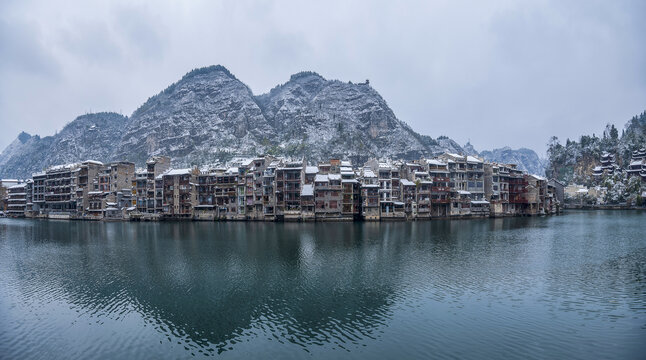 航拍东方威尼斯镇远古城雪景