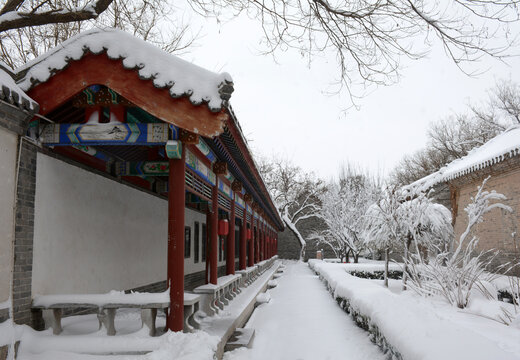 雪后古院落