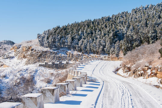 济南黑峪顶雪后雾凇