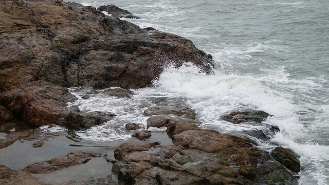 海岸礁石