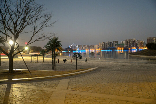 中国开封汴西湖银滩沙滩夜景