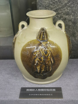 青褐彩人物模印貼花壺