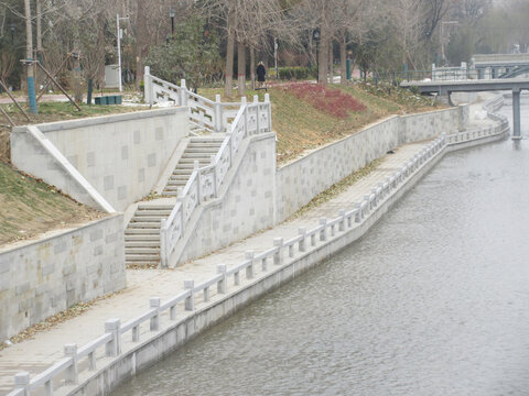 滨河人行步道