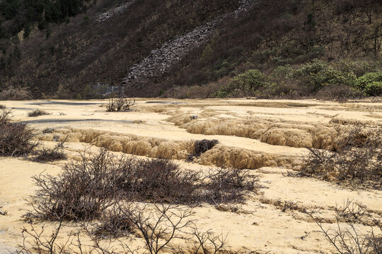 黄龙金沙铺地