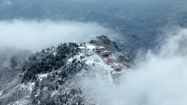 航拍冬季大别山灵山金鼎风光