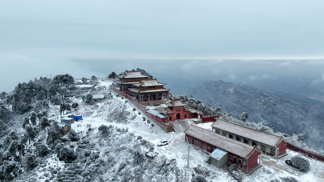 航拍冬季大别山灵山金鼎风光