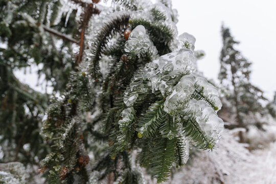 冬季大山的雪后风景