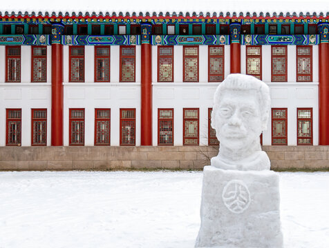 北京大学雪景鲁迅雪人