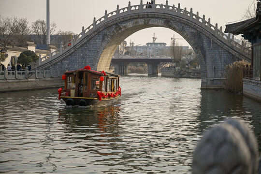 中国开封清明上河园七盛角游船