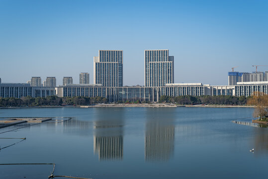 无锡尚贤湖畔的市政府大楼