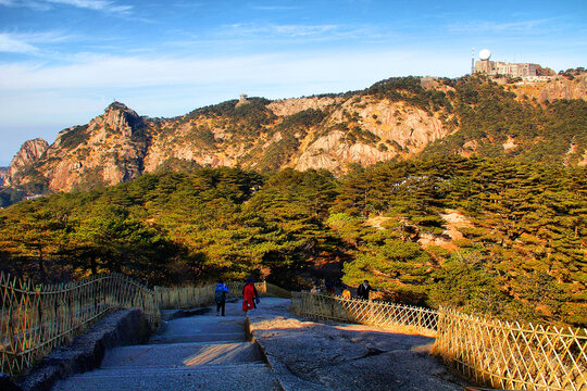 黄山远眺光明顶