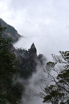 云雾缭绕三清山