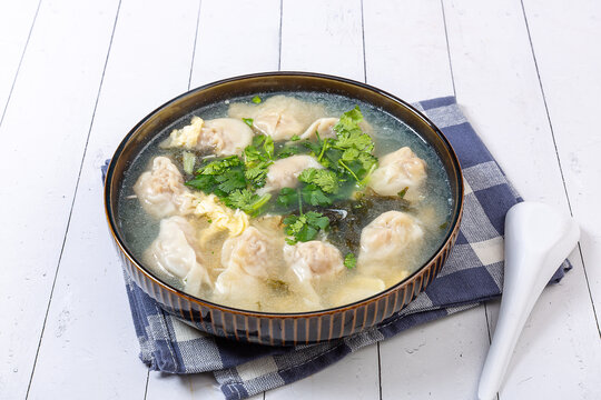 牛肉馅菱角汤馄饨