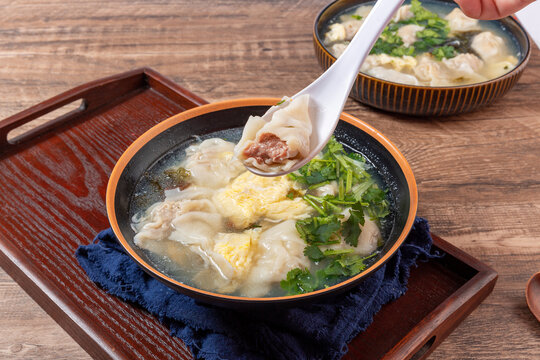 牛肉馅菱角汤馄饨