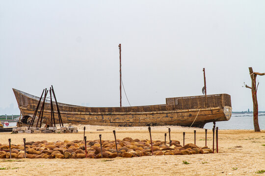 一艘木船