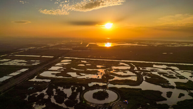 杭州湾湿地公园秋景航拍夕阳