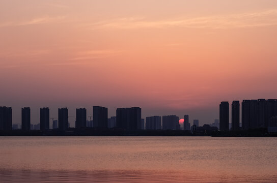 日落尹山湖