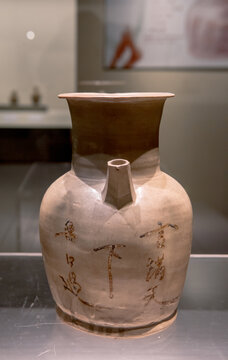 唐长沙窑青釉褐彩题记瓷壶