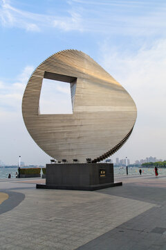 苏州金鸡湖圆融雕塑