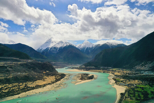 雅鲁藏布江大峡谷