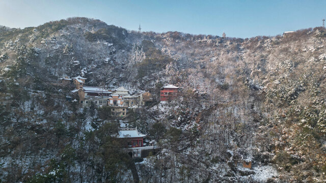 无锡惠山雪后山景寺庙航拍