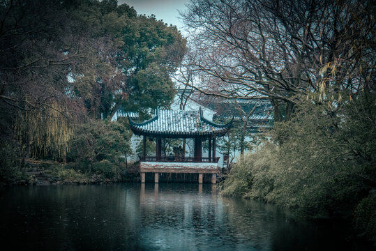 拙政园芙蓉榭雪景