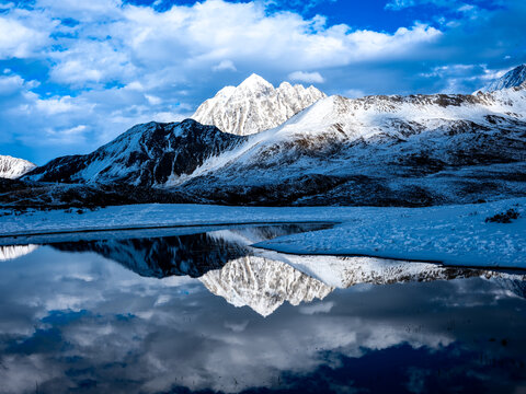 川西雅拉雪山