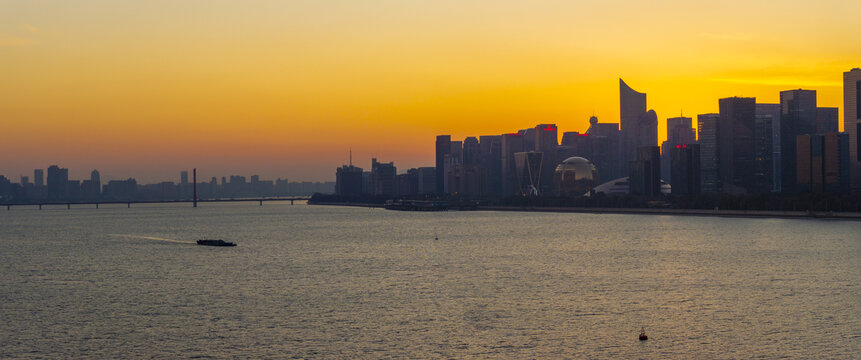 杭州市钱塘江滨江两岸夕阳风光