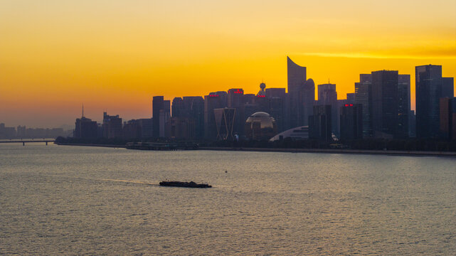 杭州市钱塘江滨江两岸夕阳风光