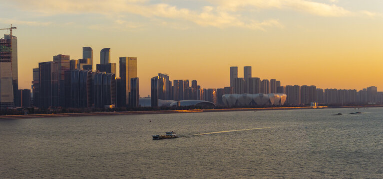 杭州市钱塘江滨江两岸夕阳风光