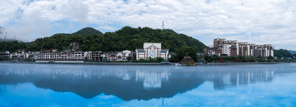 湖北宜昌长阳清江画廊城市风光