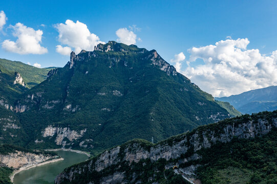 湖北宜昌长阳清江自然风光