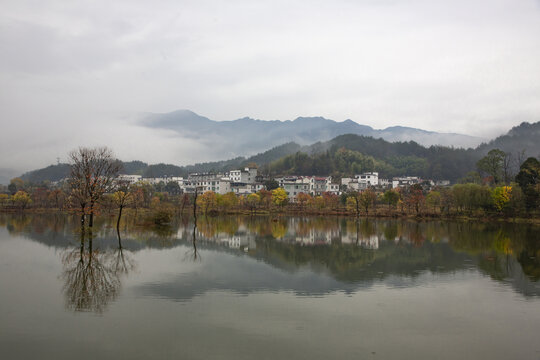 罗田天堂湖水上红叶31