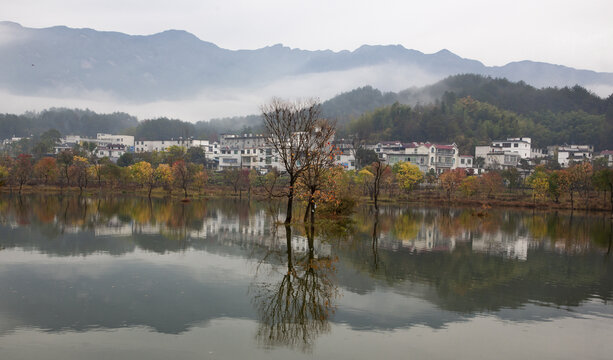 罗田天堂湖水上红叶32