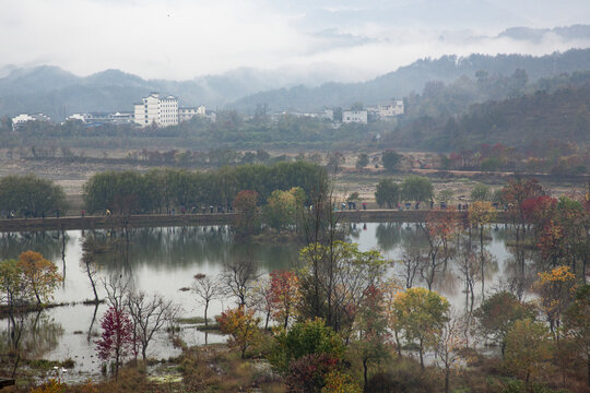 罗田天堂湖水上红叶48