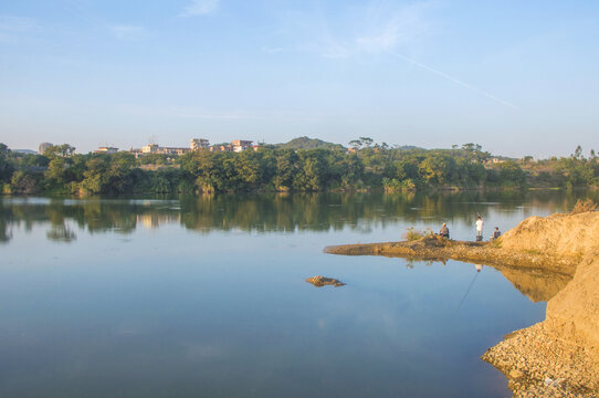 小溪边冬日风景