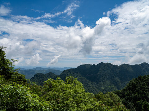 云彩山峰