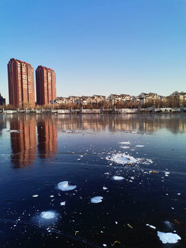 冰封海河