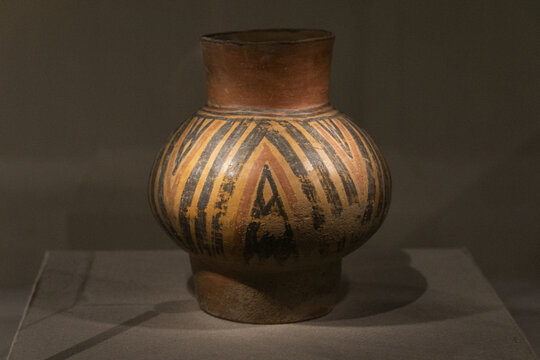 大汶口文化彩陶壶