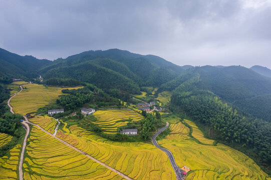 上堡梯田风光