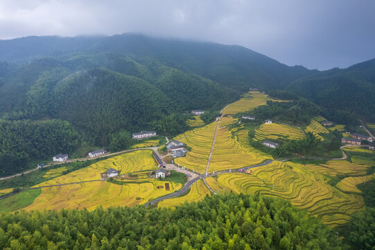 上堡梯田风光