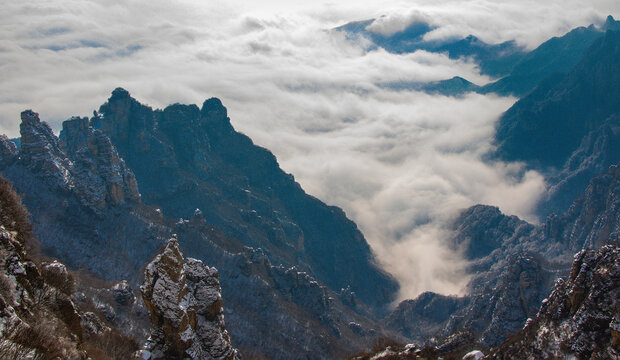 河北涞源白石山雪景云海