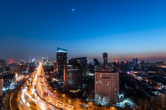 北京东三环车流不息繁忙的都市