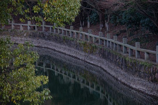 湖边观景围栏