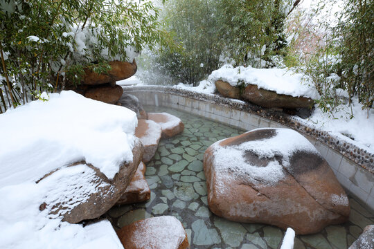 雪中温泉